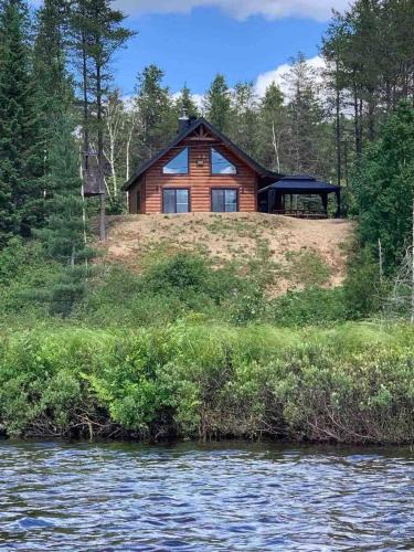 Lac-aux-Sables Ski Chalet | Chalet bois rond, Spa, rivière & nature