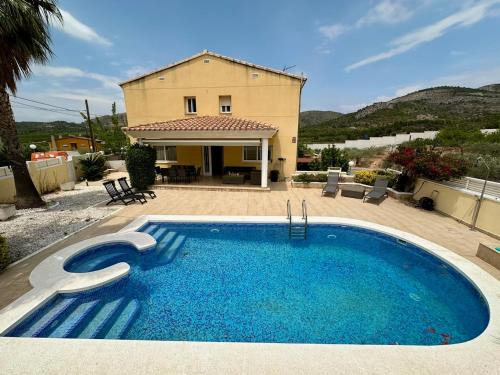 Borriol House | Chalet Borriol RentalHolidays REF 028