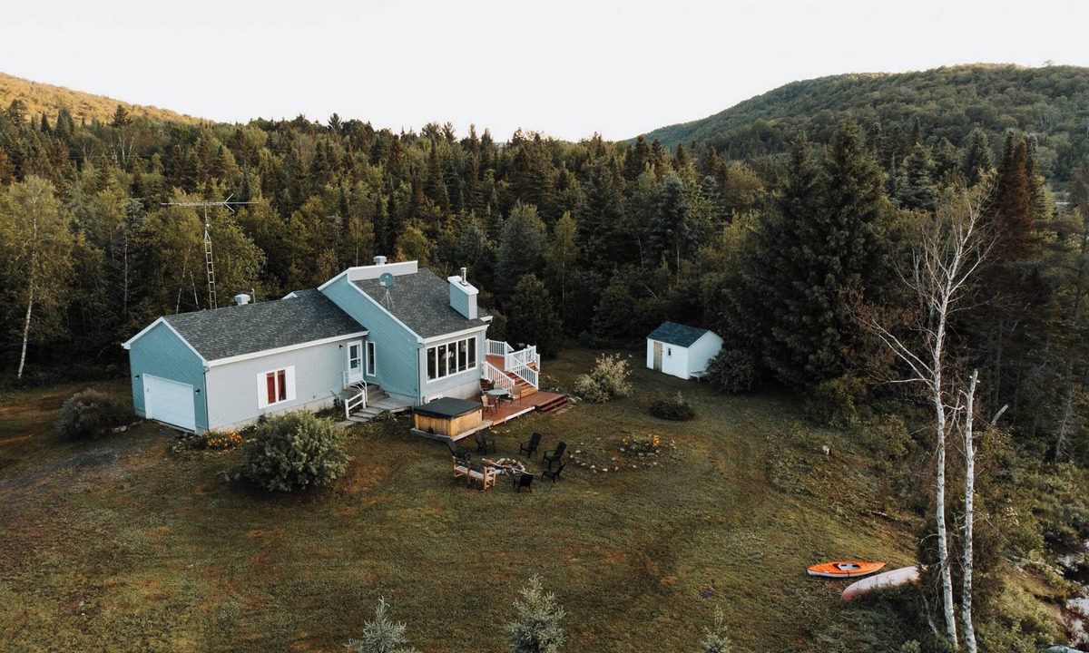 Entrelacs Ski Chalet | Chalet Bouleau, spa, fireplace, lakeside, family-friendly