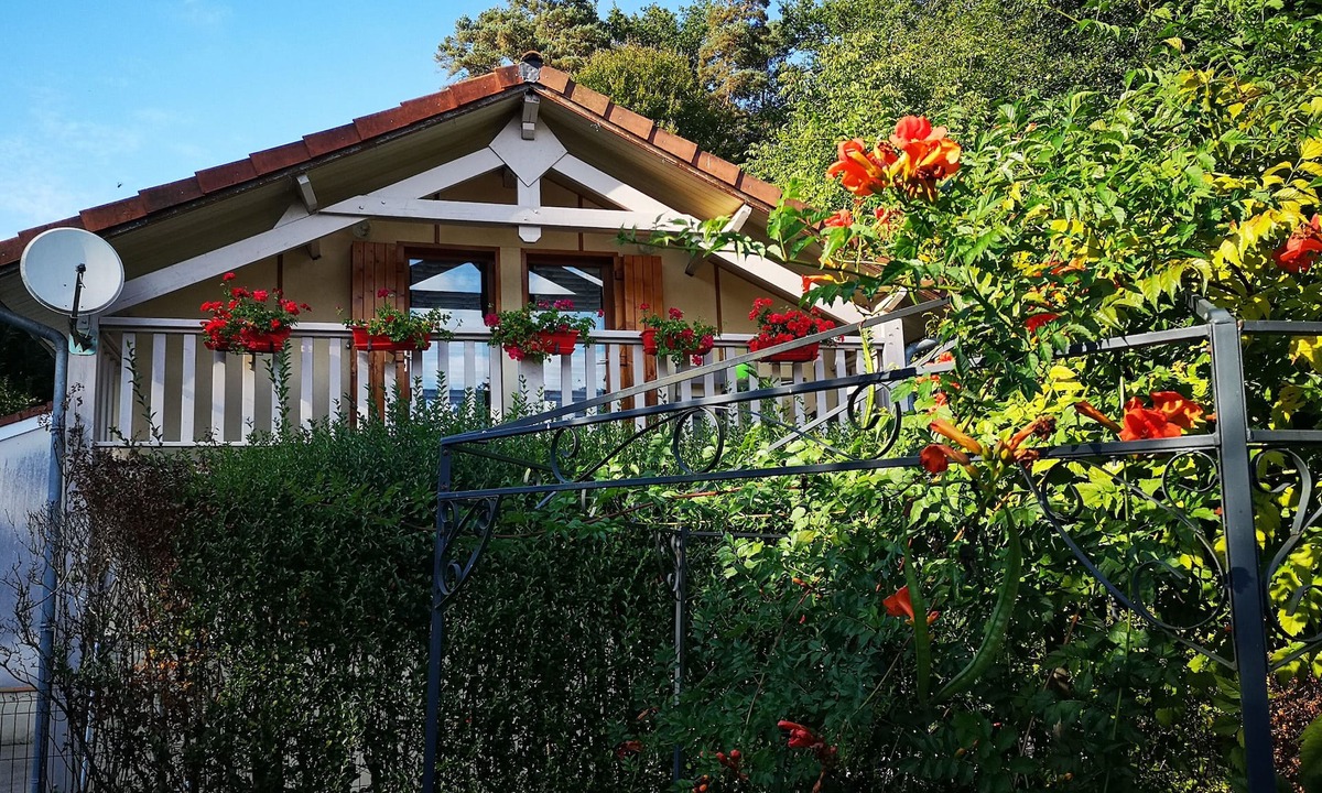 Saint-Gerons Ski Chalet | Chalet * by the lake with a boat, swimming pool, pets allowed, beds made,quiet