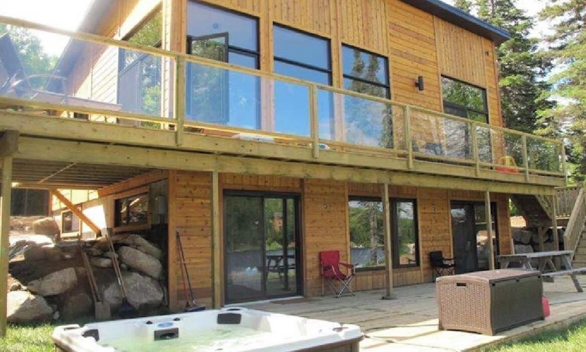Sainte-Agathe-des-Monts Ski Chalet | Chalet Bord Lac, Spa, Table billard,4 bedrooms, Laurentians
