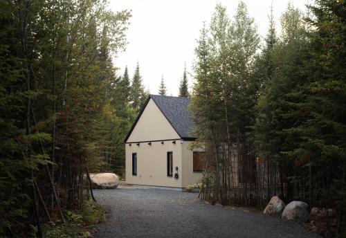 Lac-Swell Ski Chalet | Chalet Perdu - Cozy Forest Retreat with Hot Tub