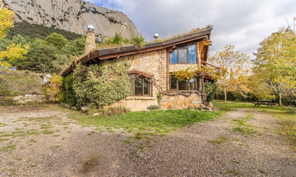 Abella de la Conca Ski Chalet | Chalet 'Cal Serrat' with Mountain View, Private Terrace and Wi-Fi