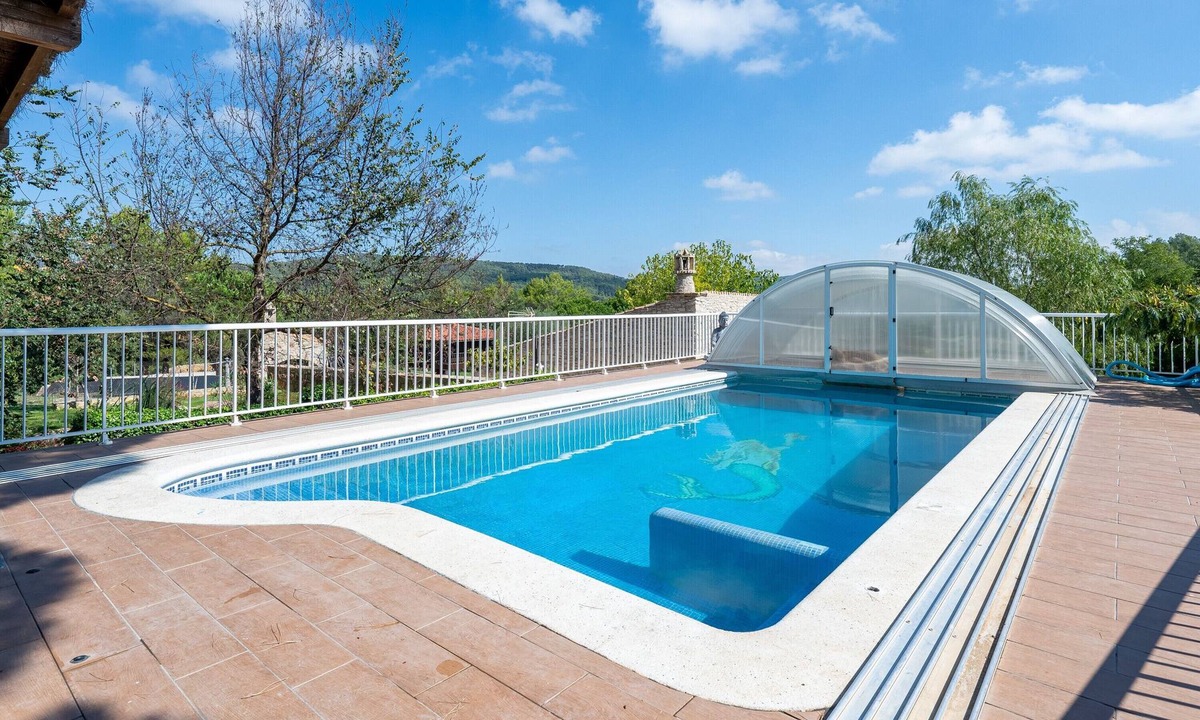 Querol Ski Chalet | Chalet "Can Tronc" with Mountain View, Shared Pool & Wi-Fi