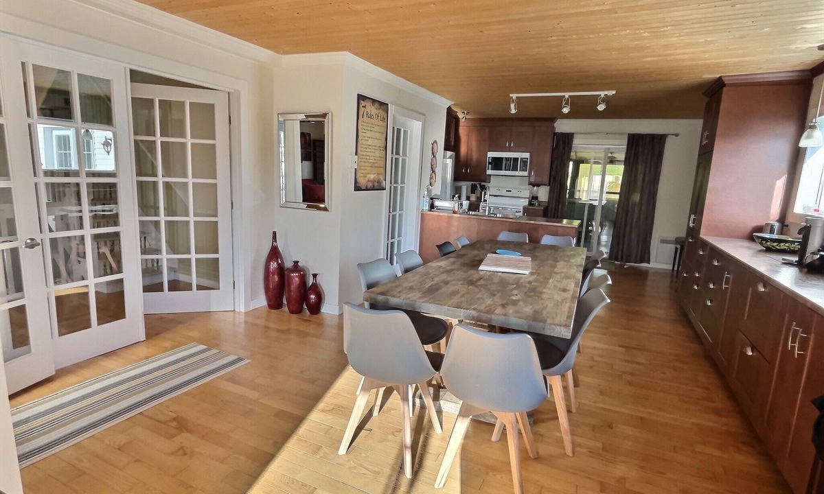 Saint-Roch-de-Mekinac Ski Chalet | Chalet chez Toutou with spa, sauna and swimming pool
