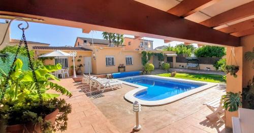 Santa Oliva House | Chalet con piscina privada y barbacoa