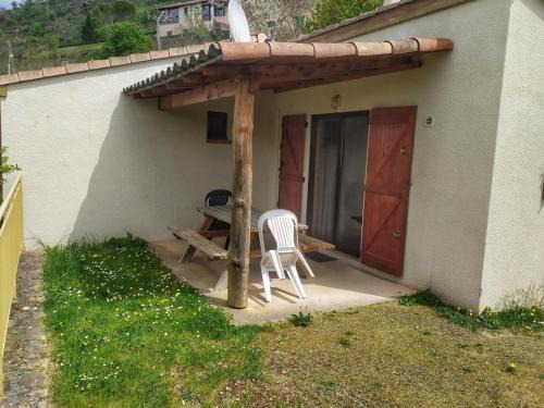 Saint-Rome-de-Tarn Other | Chalet confortable avec terrasse - 4 personnes - API-1-52-908