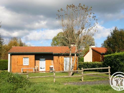 Usson-en-Forez House | Chalet confortable avec cheminée et jardin, animaux acceptés - FR-1-496-164