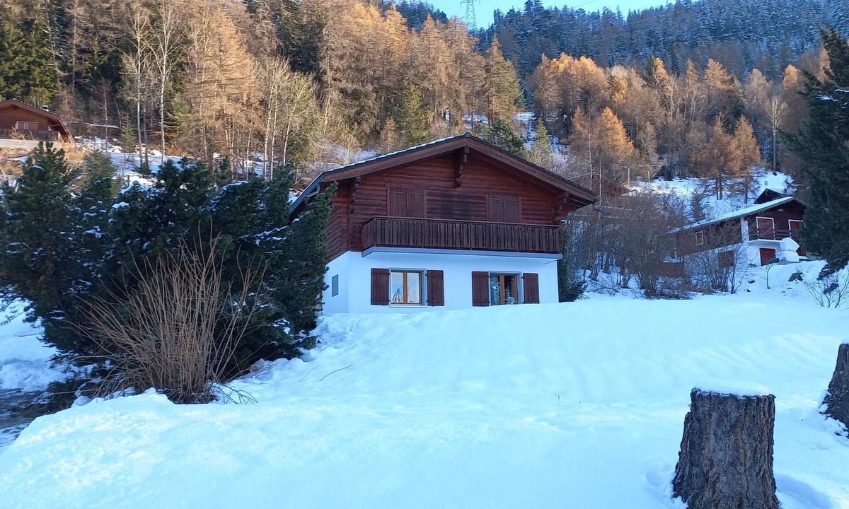 Mayens-de-Riddes House | "Chalet Cornalune" by Interhome