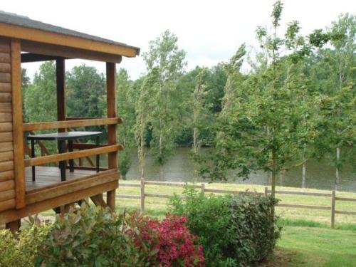 Naucelle Other | Chalet cosy pour 5 pers. avec terrasse, vue étang - API-1-52-288