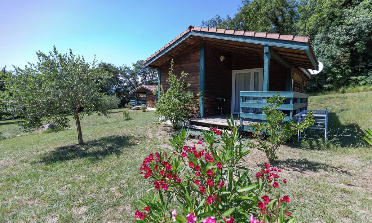 Les Tourrettes Ski Chalet | Chalet 'D'alpion' with Shared Pool, Private Terrace and Shared Garden