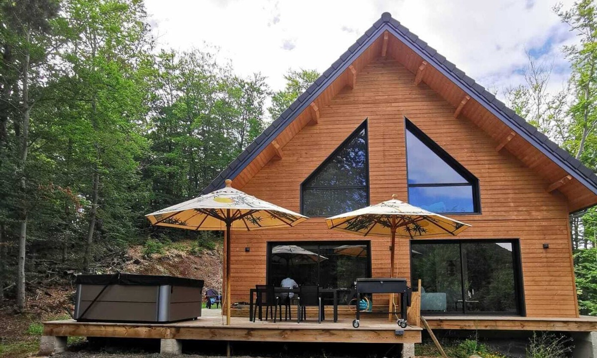 Jassat Ski Chalet | Chalet D'exception, au Cœur des Bois Avec vue sur le Château de Murol !