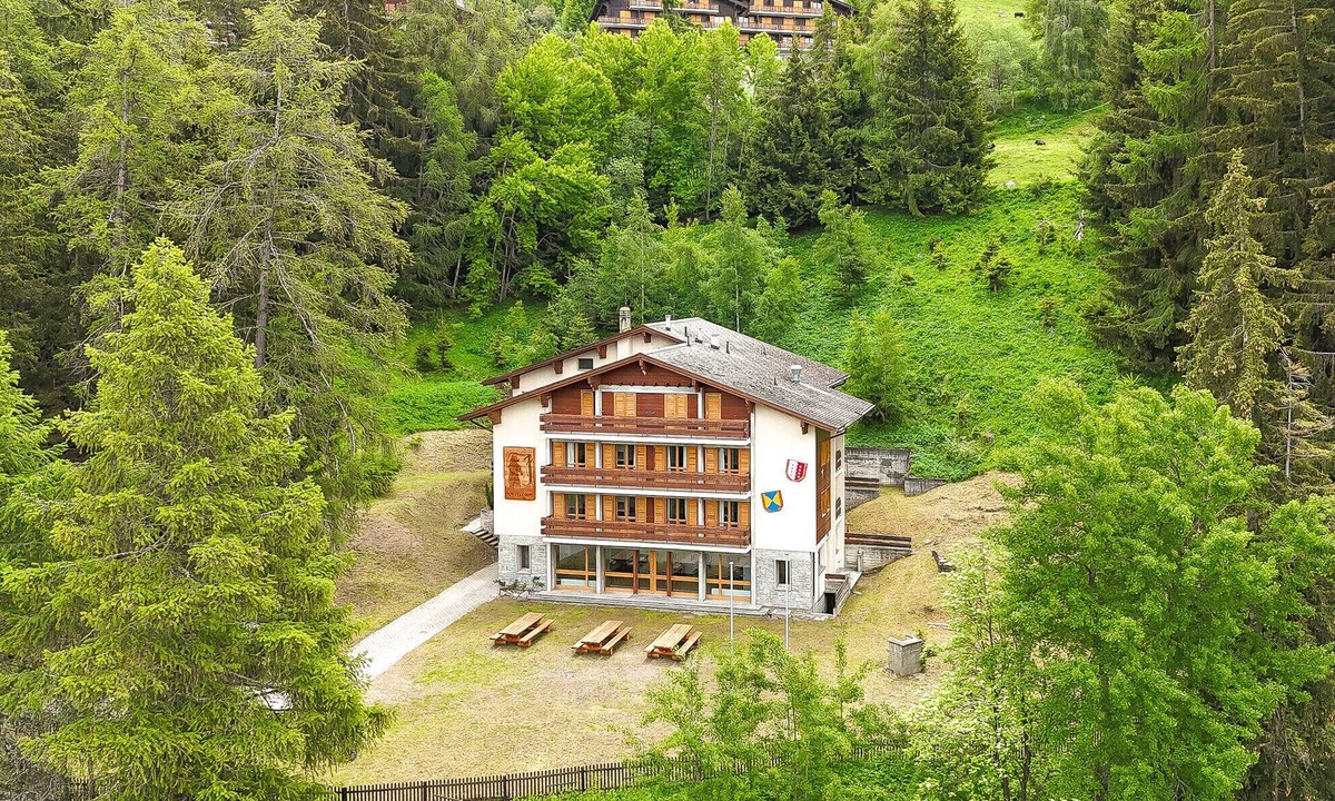 Les Mayens-de-Sion Ski Chalet | Chalet de l'Ours AUTHENTIC & NATURE 66 pers,