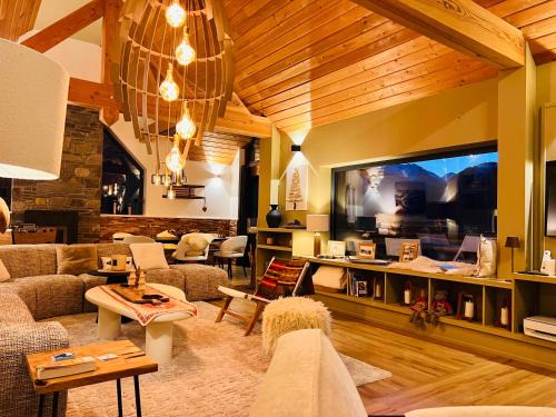 Guchan Ski Chalet | Chalet de luxe contemporain vue 360 degrés sur les montagnes