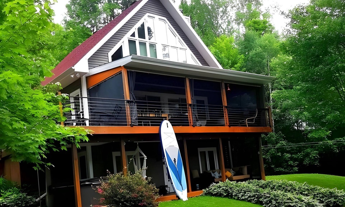 Lac-aux-Sables Ski Chalet | Chalet de luxe Équinoxe - waterfront with Spa