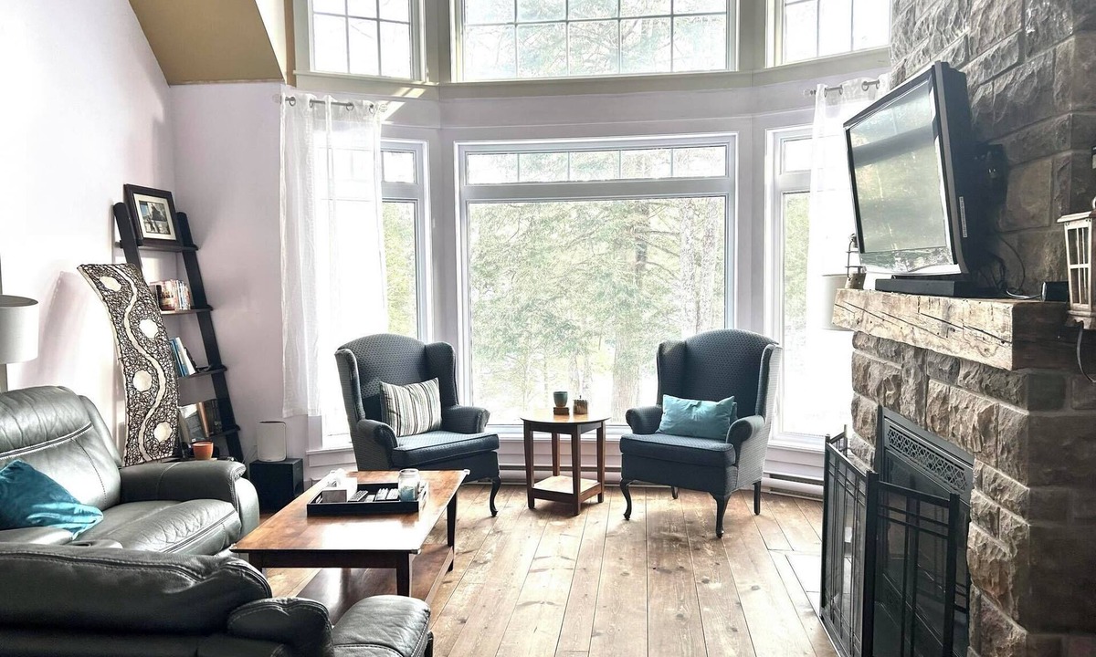 Georgeville Ski Chalet | Chalet de Luxe & Paisible @ au Bord du Lac Memphrémagog