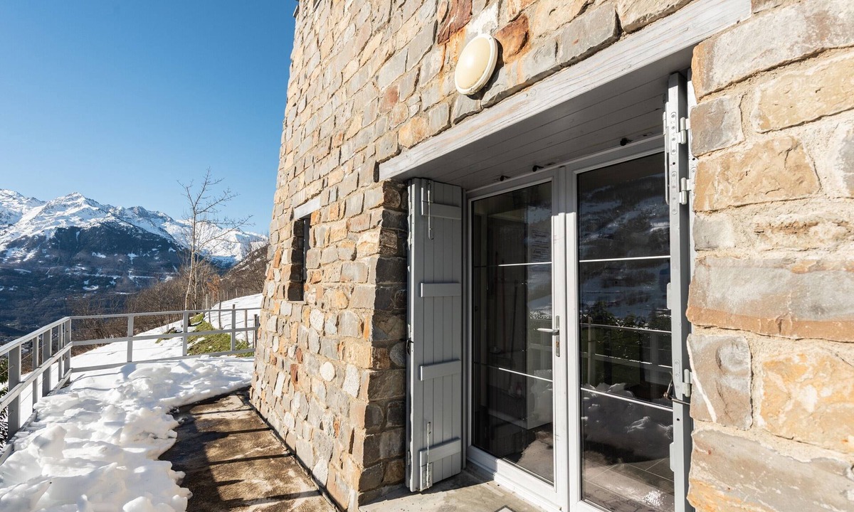 Sers Ski Chalet | Chalet "De Sers" with Mountain Views, Private Terrace and Wi-Fi