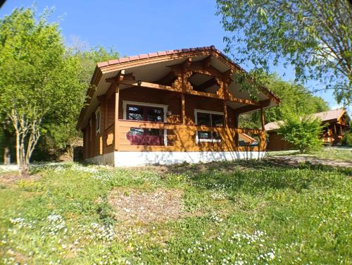 Mauroux Ski Chalet | Chalet des bois - Piscine - Aire de jeux - Draps