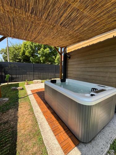 Chassey-les-Montbozon Ski Chalet | Chalet Des Aigrettes- Jacuzzi privatif