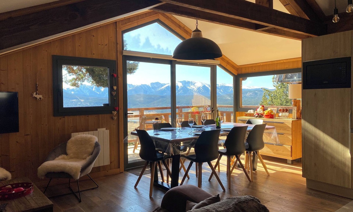 Les Angles Ski Chalet | Chalet des Oursons aux Angles with lake view