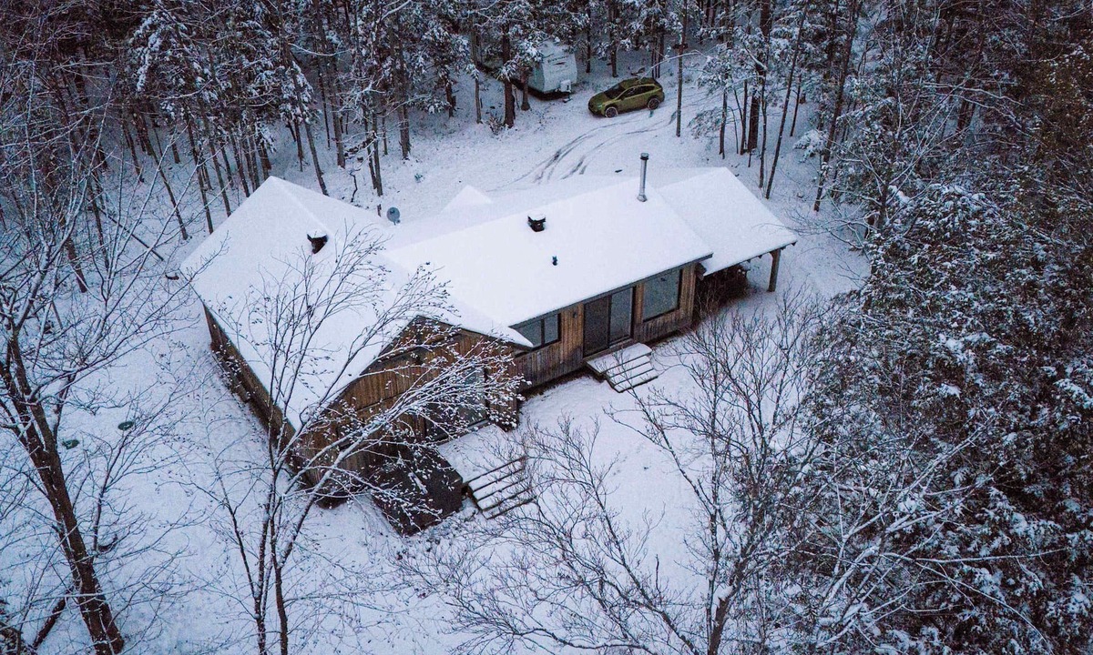 Mansonville Ski Chalet | Chalet Deschamps | spa | dog friendly