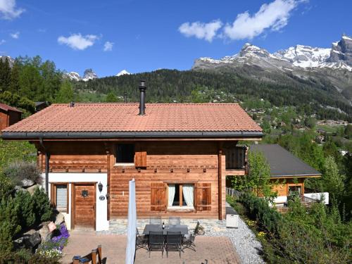 Chamoson Ski Chalet | Chalet Ecureuil noir by Interhome