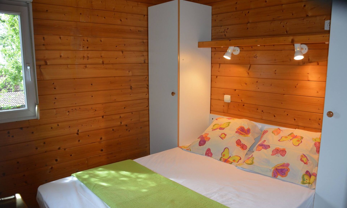 Courbiac Ski Chalet | Chalet Edelweiss: sleeps 4/6