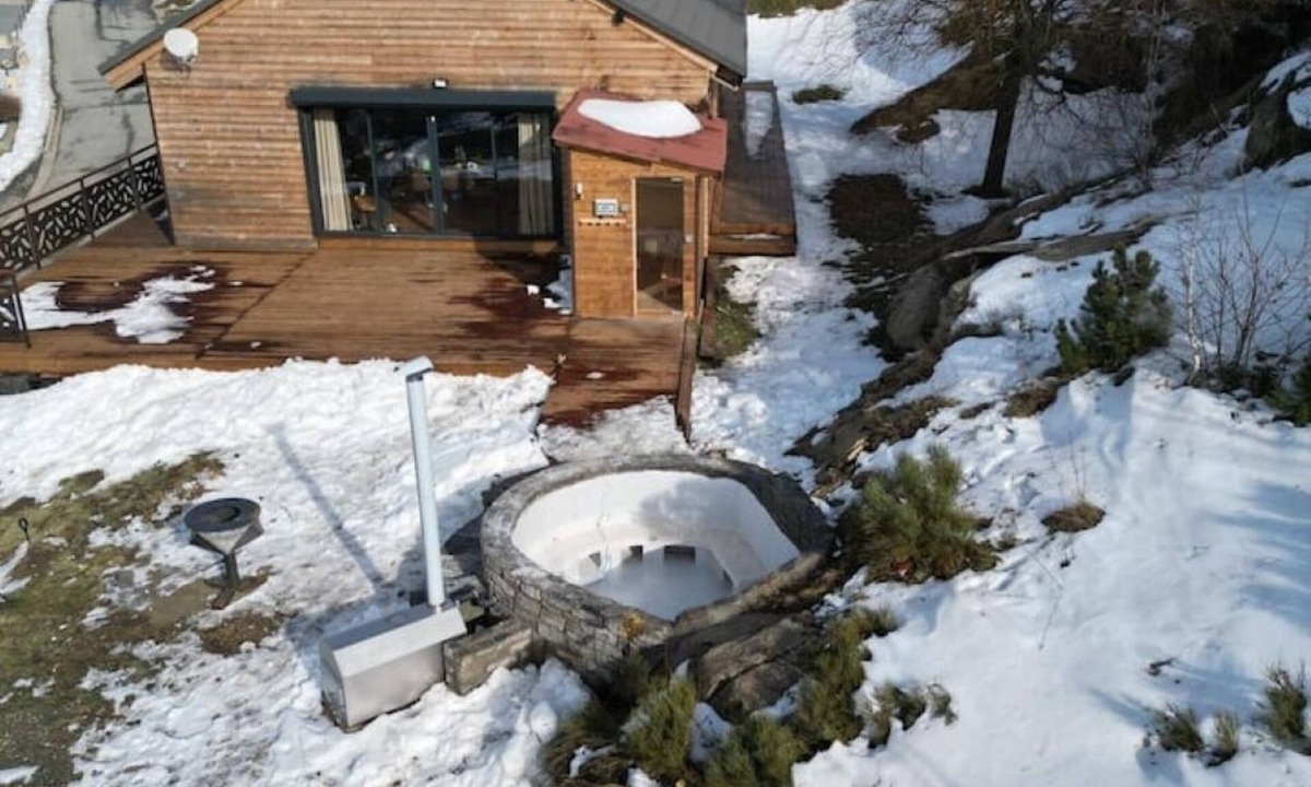 Egat Ski Chalet | Chalet Egat - Mountain Escape with Jacuzzi, Sauna and Breathtaking View