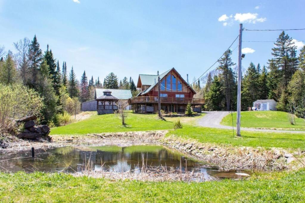 Saint-Hermenegilde Ski Chalet | Chalet en bois rond