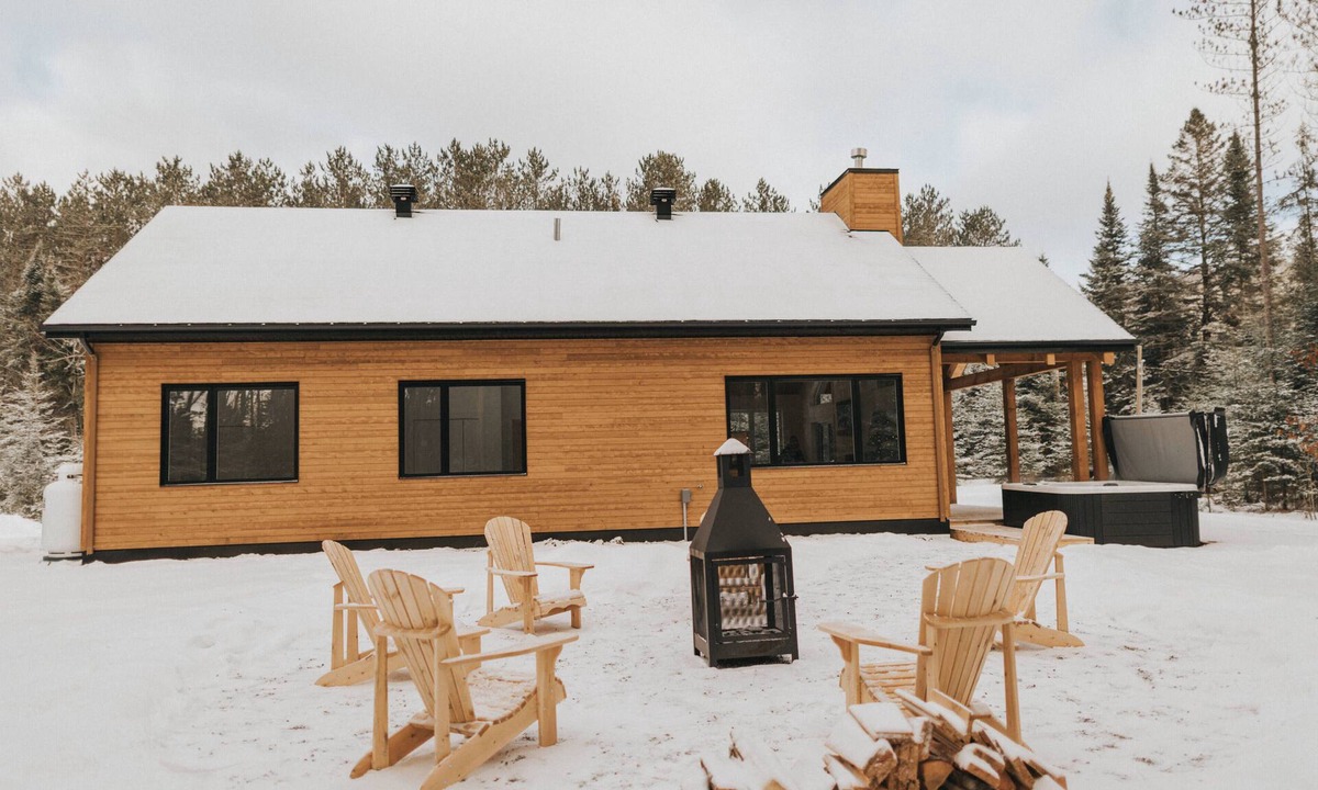 Amherst House | Chalet en Forêt Avec spa et Foyer Extérieur