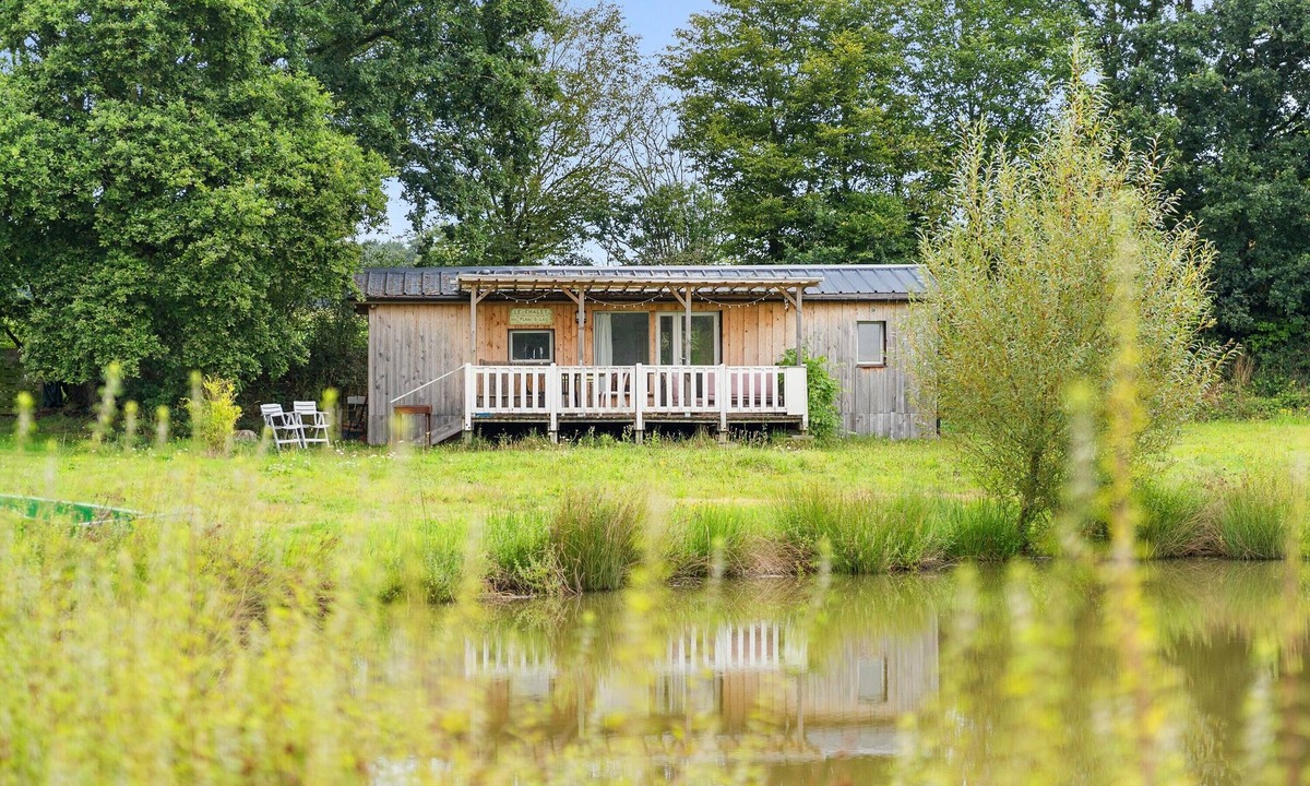 Broons Ski Chalet | Chalet 'En Pleine Nature' with Shared Garden