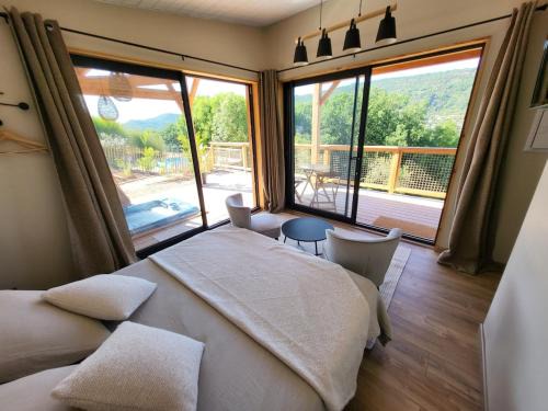 Saint-Affrique Ski Chalet | Chalet et jacuzzi, Sawadee lodge spa