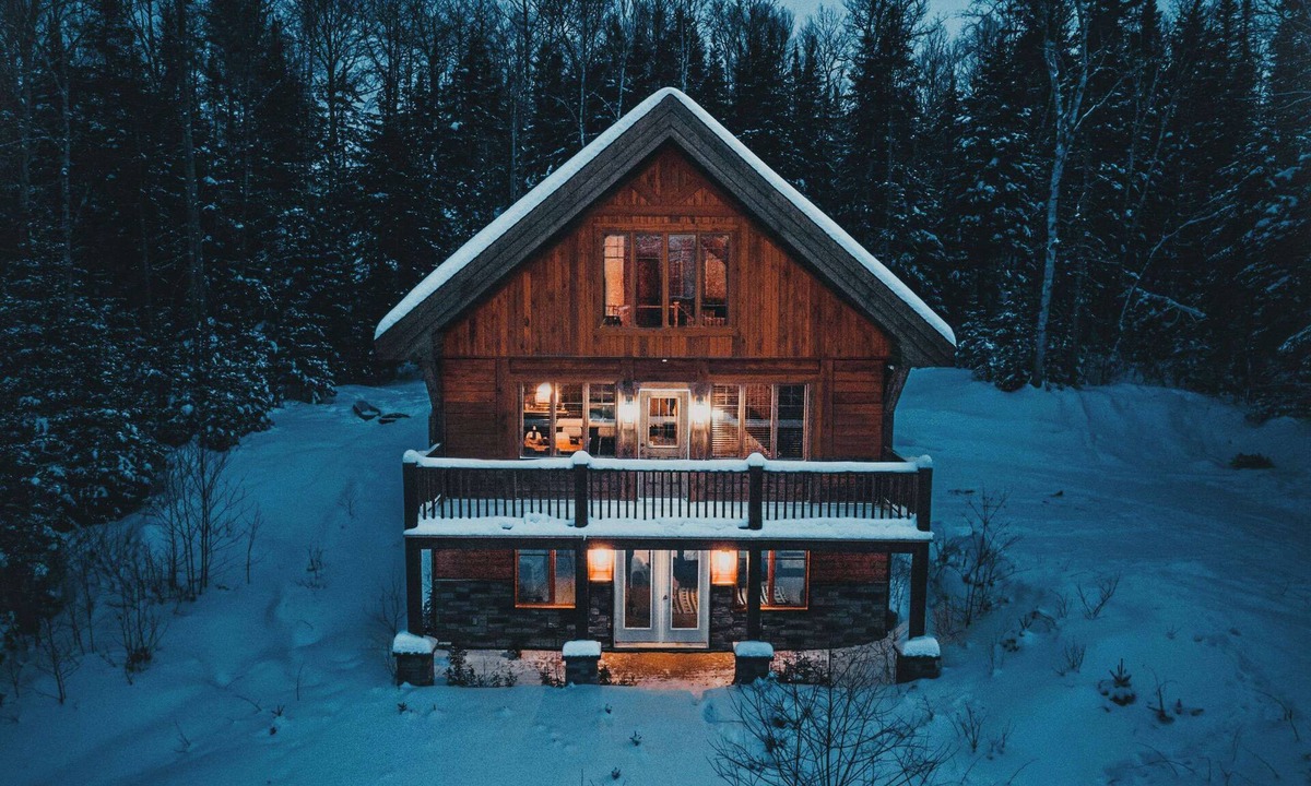 Notre-Dame-de-la-Merci House | Chalet Forêt Ouareau | Authentic Log Cabin | Spa