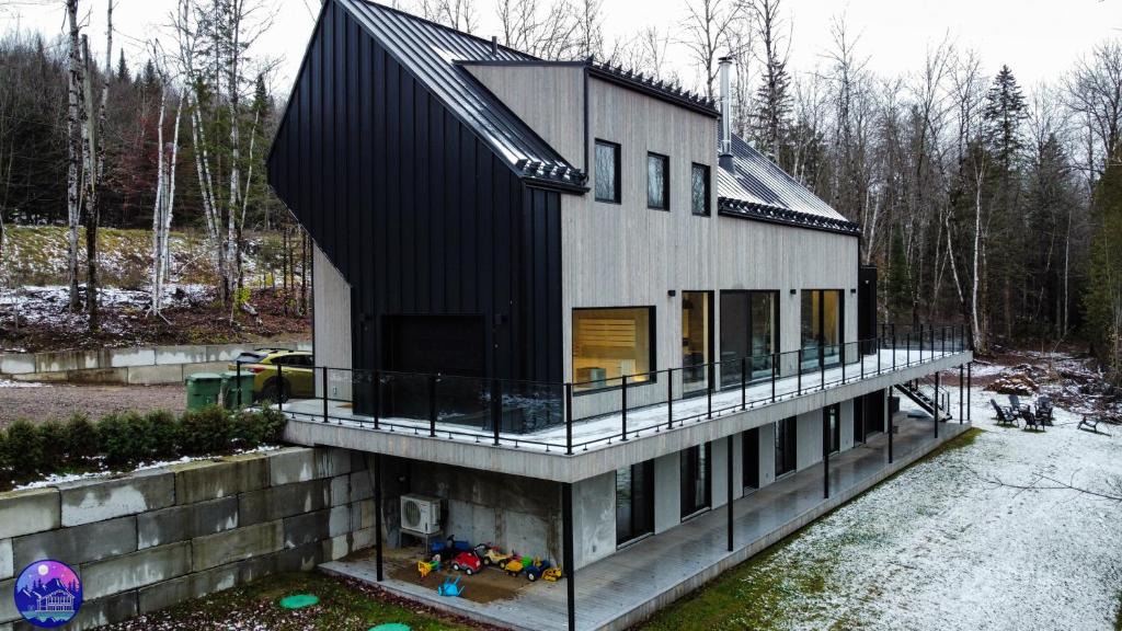 Trois-Rives Apartment | Chalet Flodhaus- Bord Rivière St-Maurice (navigable)/SPA/SAUNA - Chalets Galaxia