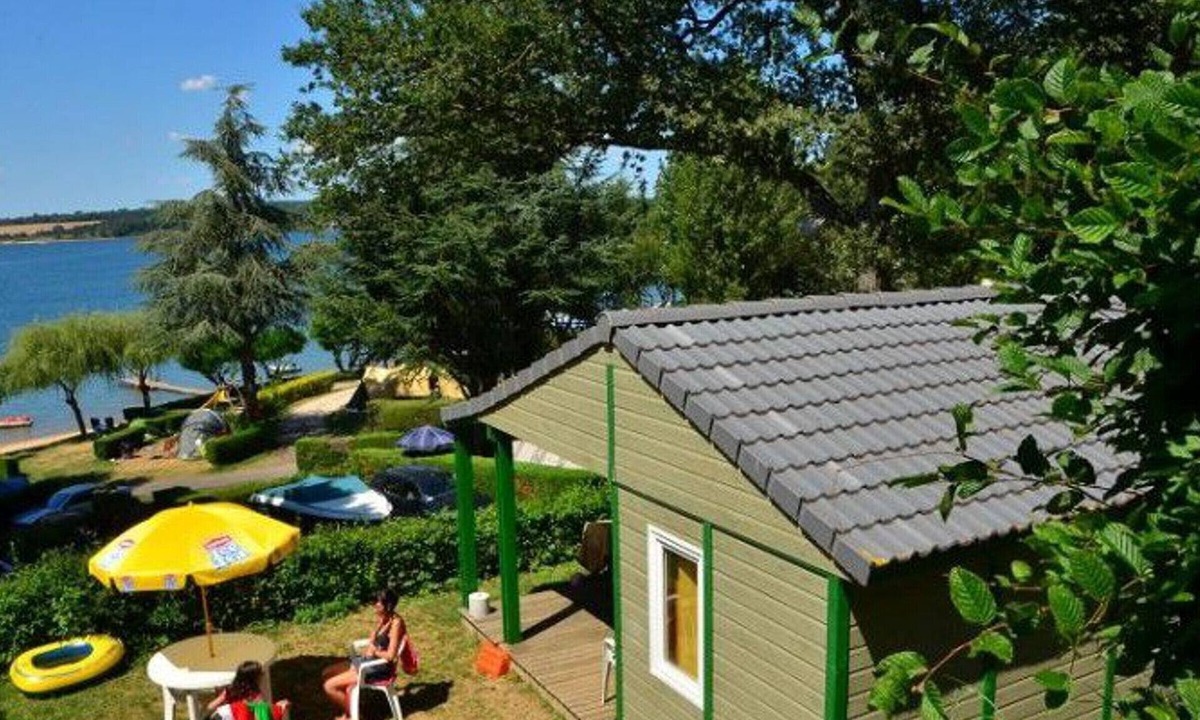 Salles-Curan Ski Chalet | Chalet for 5 people with Terrace and Equipped Kitchen