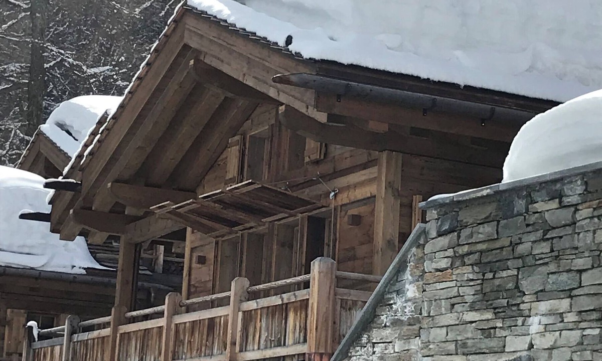 Grimentz Ski Chalet | Chalet for 8-9 people close to the slopes and the village: 3 bedrooms with double beds - 1 bedroom w