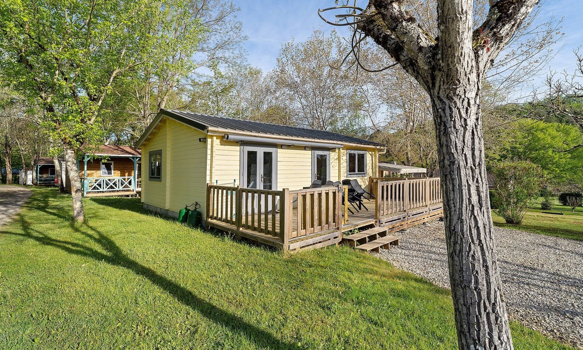 Saint-Martial-de-Nabirat RV Rental | “Chalet” with Shared Pool, Wi-Fi, and Air Conditioning