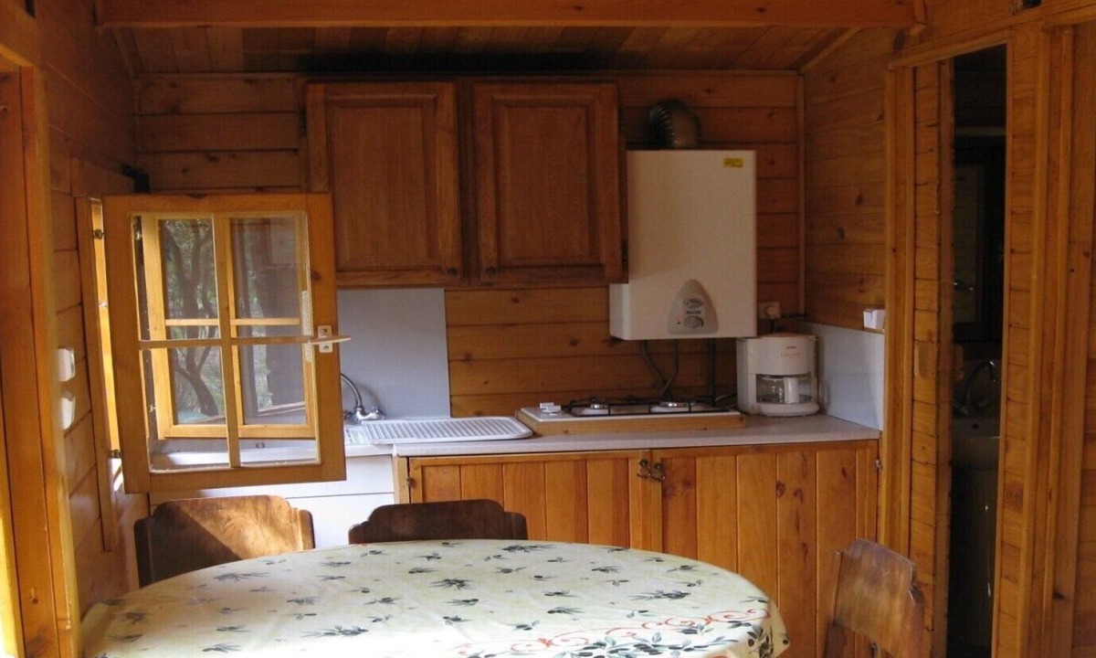 Crillon-le-Brave Cottage | Chalet in Provencal pine forest