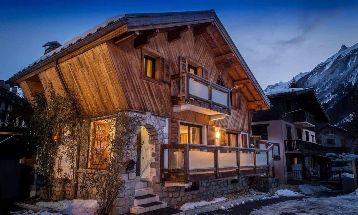 Chamonix City Centre Ski Chalet | Chalet Grand Cru Central 5 Bed with Jacuzzi