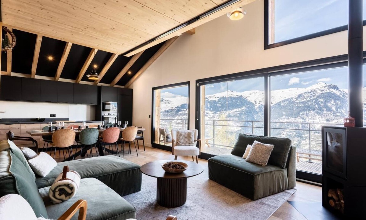 Montalbert Ski Chalet | Chalet, Ground floor, view mountain, sauna, terrace, balcony, fireplace or stove, parking, tv, 170m²