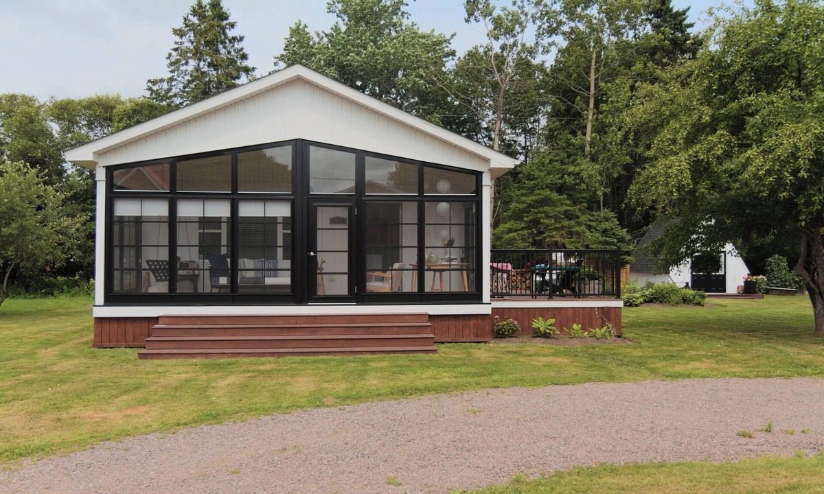 Grand-Digue Ski Chalet | Chalet + guesthouse with spa