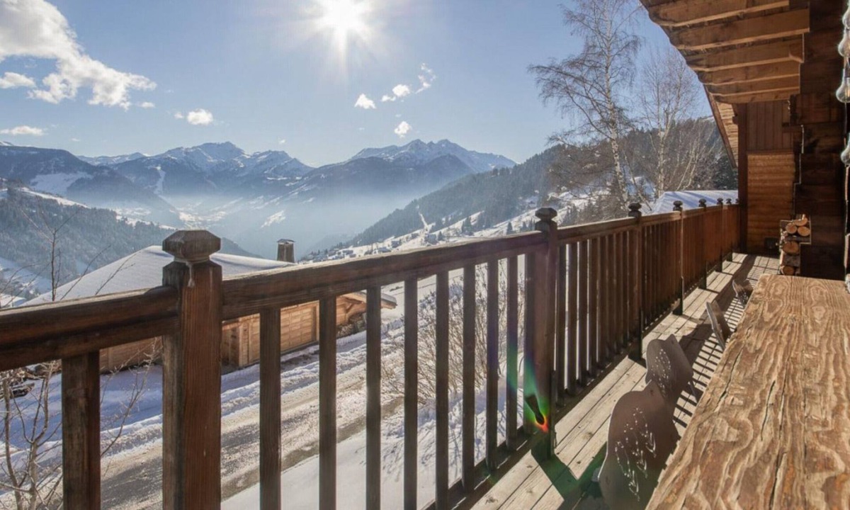 Hauteluce Ski Chalet | Chalet 'Haut 6' with Mont Blanc View, Private Terrace, and Wi-Fi