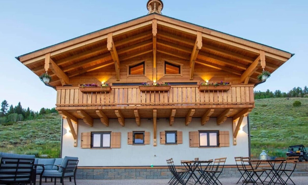 Red Cliff Ski Chalet | Chalet Homestake View between Vail and Leadville