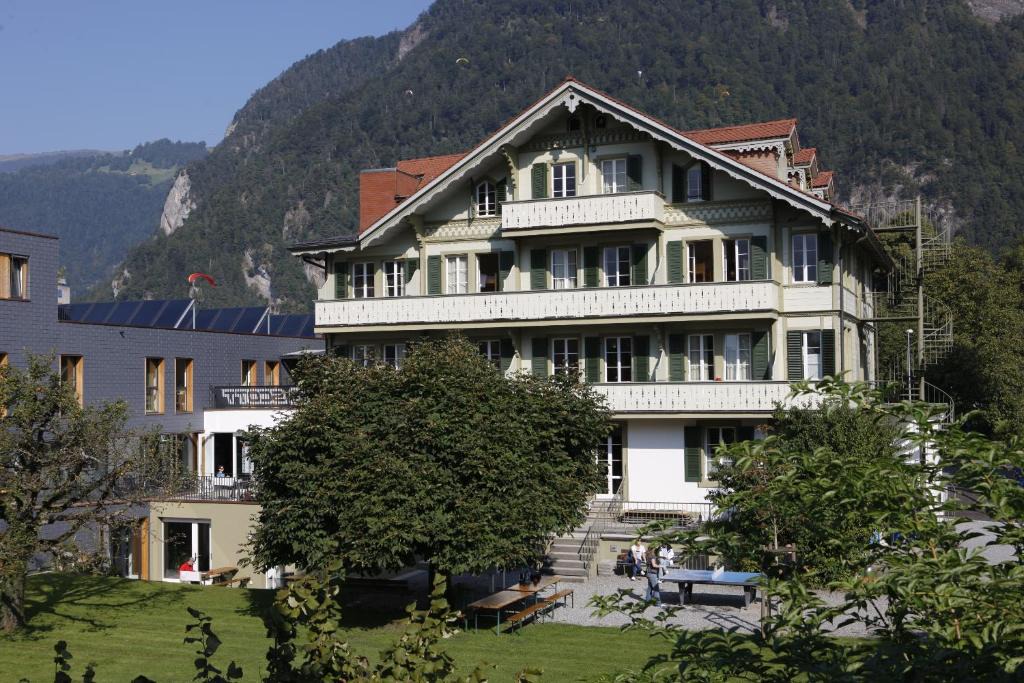 Central Interlaken Hostel | Chalet Hostel @ Backpackers Villa Interlaken