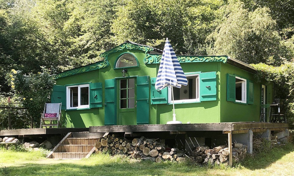 Saint-Remy-Boscrocourt Ski Chalet | Chalet in a green setting, tennis court and sea view