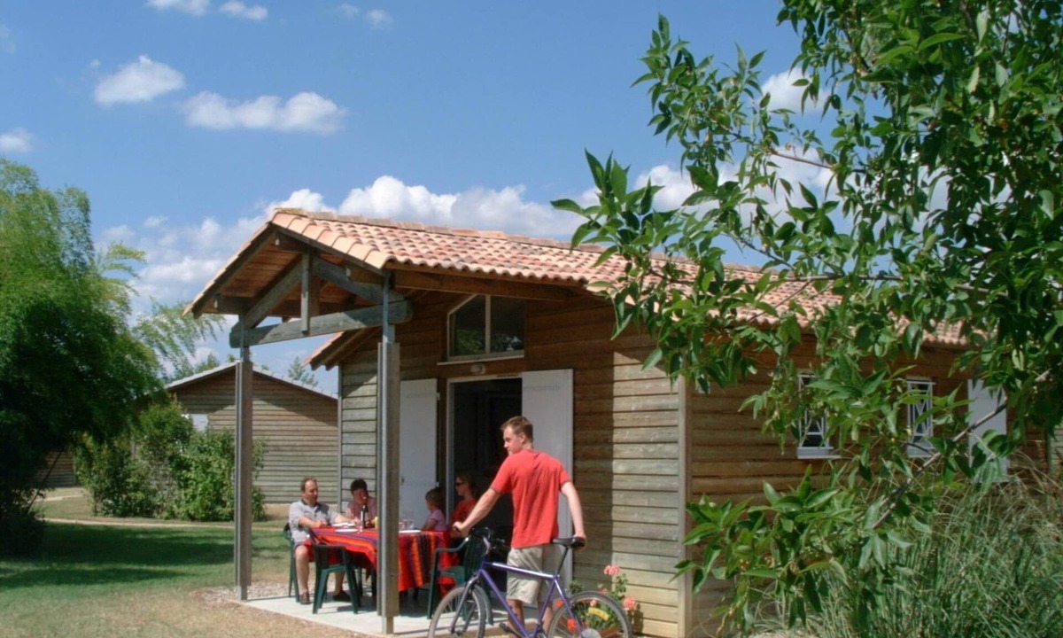 Castelmoron-sur-Lot House | Chalet in France with Garden Terrace