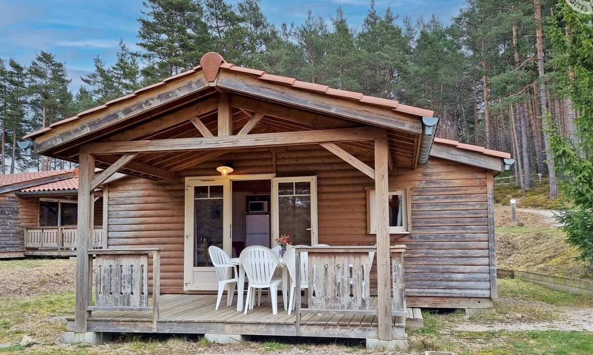 Usson-en-Forez Cottage | Chalet in nature, pets welcome - 6 guests