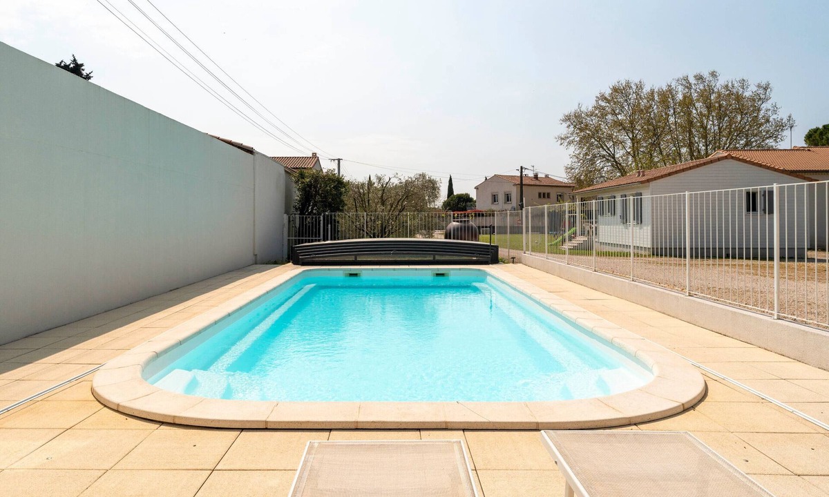 Sorgues Ski Chalet | Chalet in Provence with shared pool, Wi-Fi and air conditioning