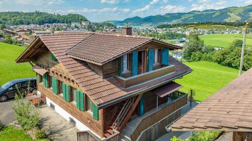 Spiez Apartment | Chalet In The Countryside Kitchen Parking Lot