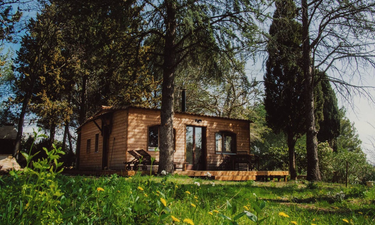 Cournonsec Ski Chalet | Chalet in the heart of nature on wooded grounds, hammock, table tennis, massage, yoga.